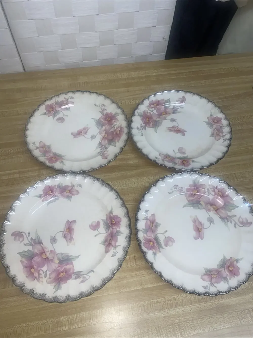 Set Of 4 9.25” Dinner Plates Ivory Porcelain By Sebring “Primrose” 22K Gold Trim